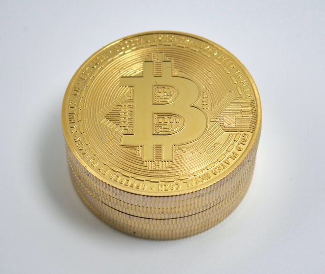 Como investir em Bitcoin e criptomoedas com pouco dinheiro?